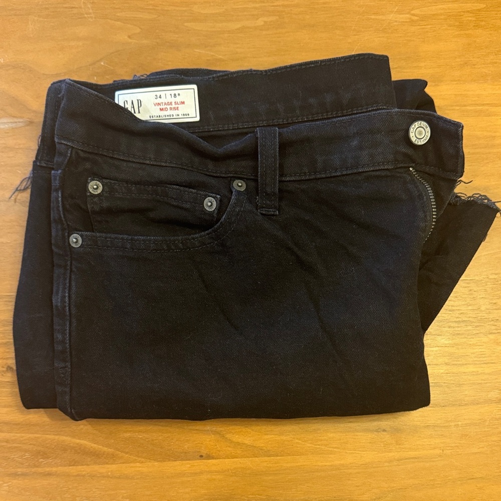GAP Women’s Mid Rise Vintage Slim Frayed Hem Jeans